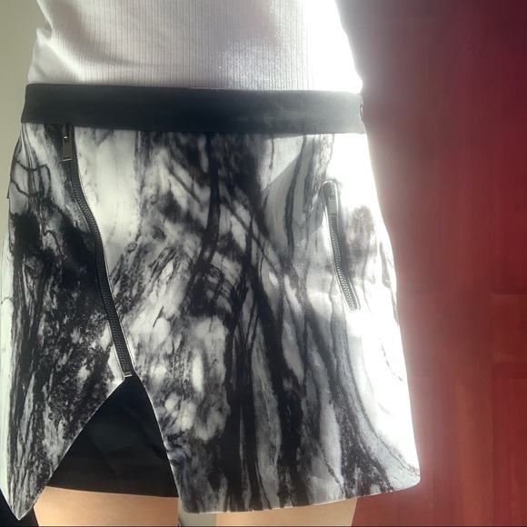 Cute ZARA mini skirt, avant garde, thick material - Picture 6 of 6